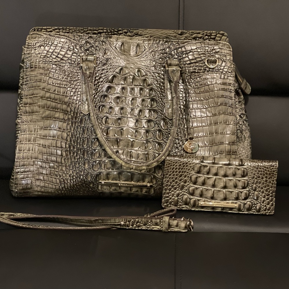 Brahmin Hunter Green purse and matching wallet in mint condition